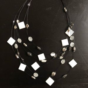 BEAUTIFUL LIKE NEW Lia Sophia Necklace